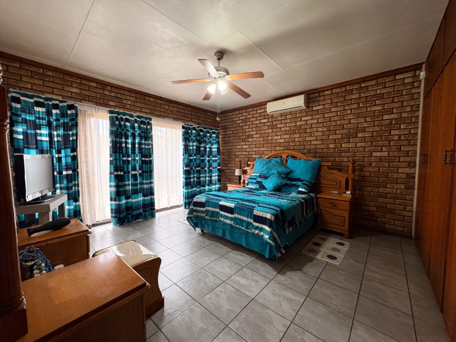 6 Bedroom Property for Sale in Doringkruin North West